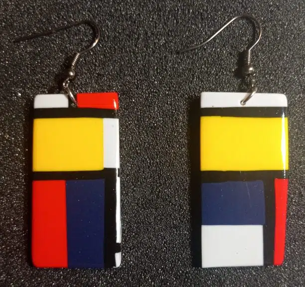 Boucles d'oreilles géométriques et colorées