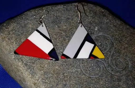 Paires de boucles d'oreilles fantaisie en triangle