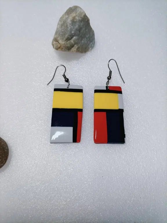 Boucles d'oreilles géométriques et colorées