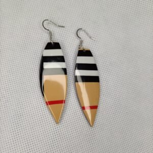 Boucles d’oreilles fantaisies artisanales motif planche de surf stylée