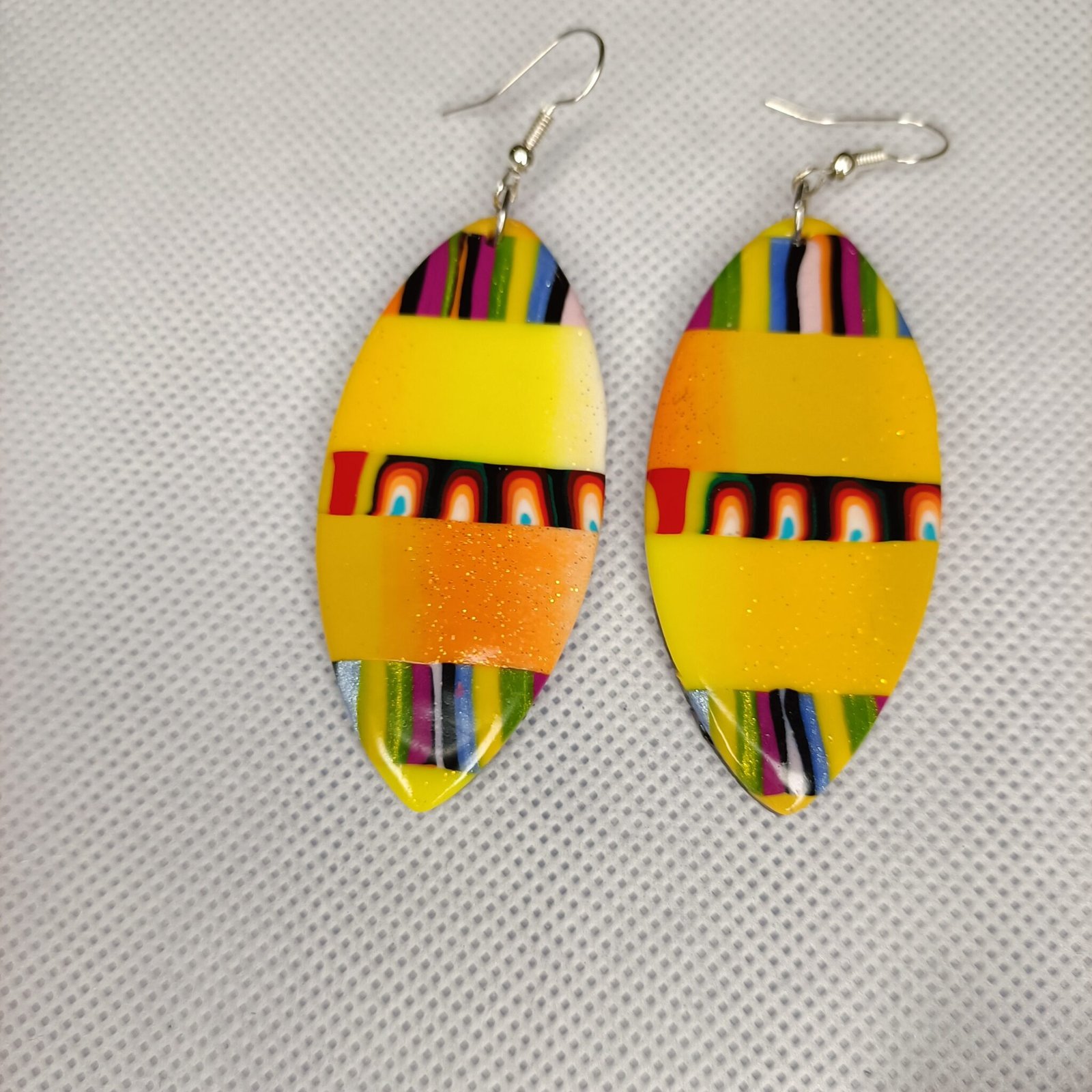 Boucles d'oreilles fantaisies artisanales sur le thème du surf – Image 4