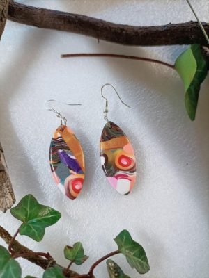 Boucles d'oreilles stylisées colorées