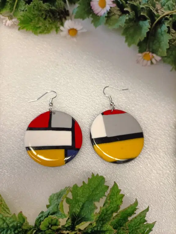 parure d'oreille fantaisie ronde stylée