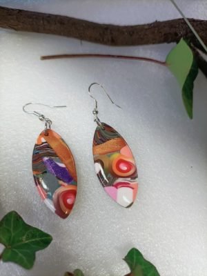 Boucles d'oreilles stylisées colorées