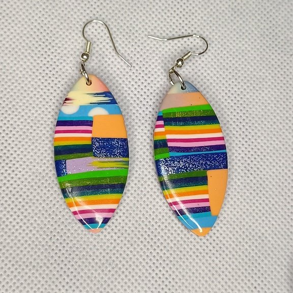 Boucles d'oreilles fantaisies artisanales stylisées multicolore