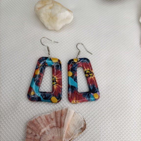 ucles d'oreilles fantaisies artisanales percées colorées