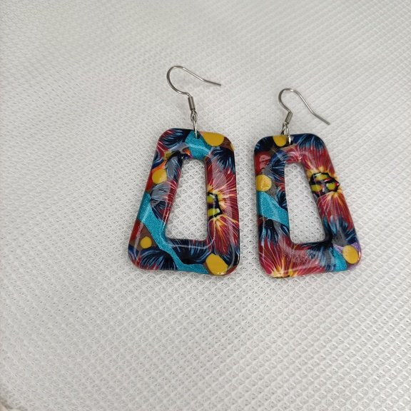 ucles d'oreilles fantaisies artisanales percées colorées