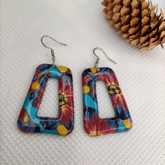 ucles d'oreilles fantaisies artisanales percées colorées