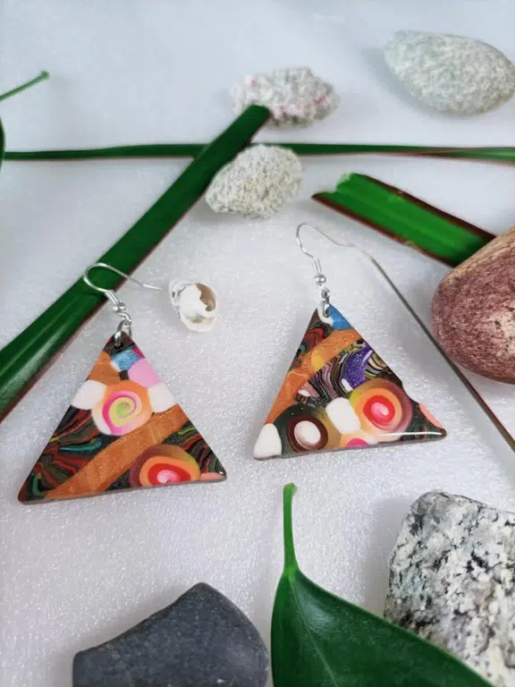 Boucles d'oreilles originales en forme de triangle