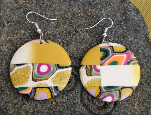 boucle d'oreille fantaisie ronde élégante et stylée
