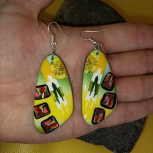 boucles d'oreilles fantaisie forme originale et colorée