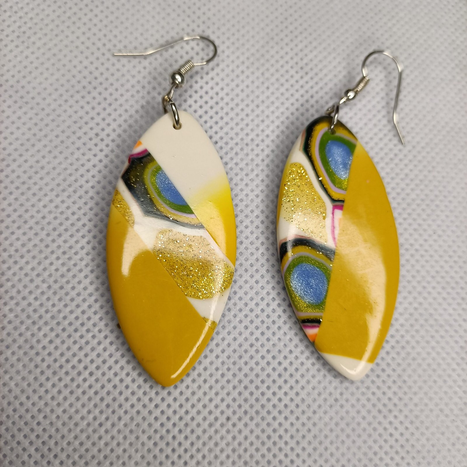 Boucles d'oreilles fantaisies artisanales colorées pour femme