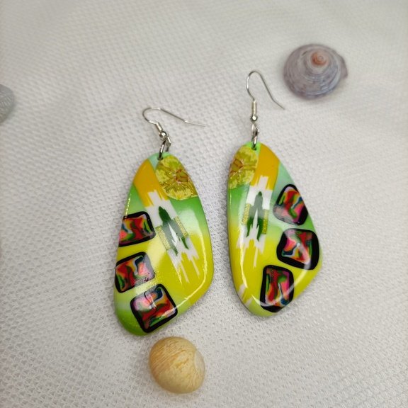 Boucles d'oreilles fantaisies artisanales forme originale et colorée