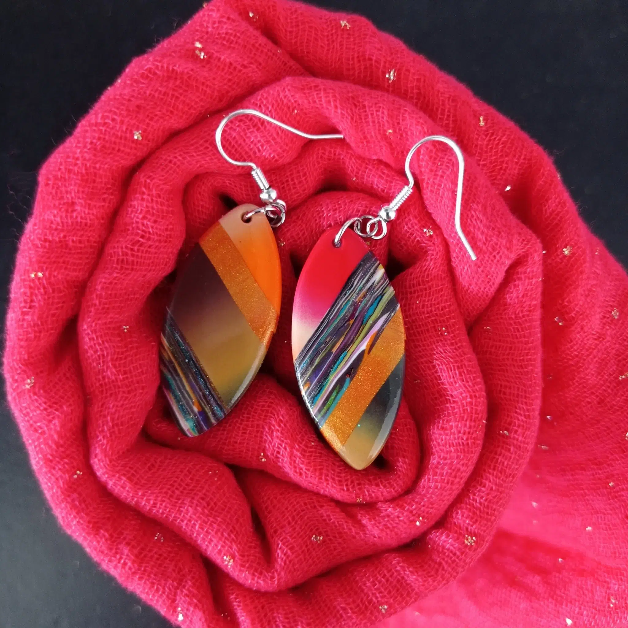 boucle d'oreille créative et foulard fantaisie assorti