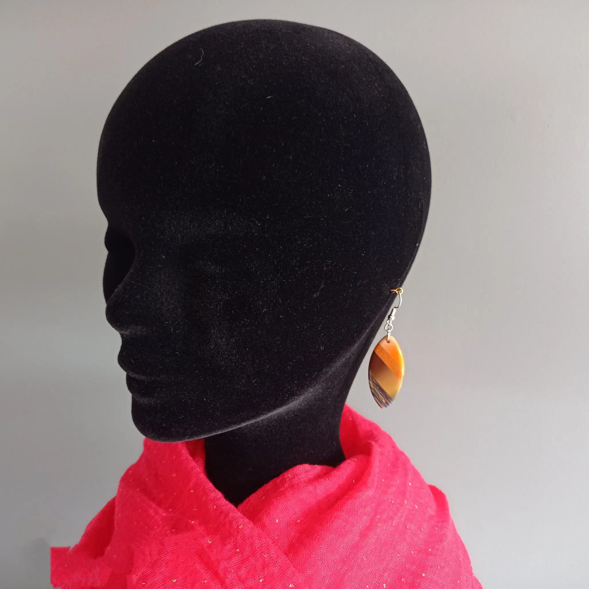 boucle d'oreille créative et foulard fantaisie assorti