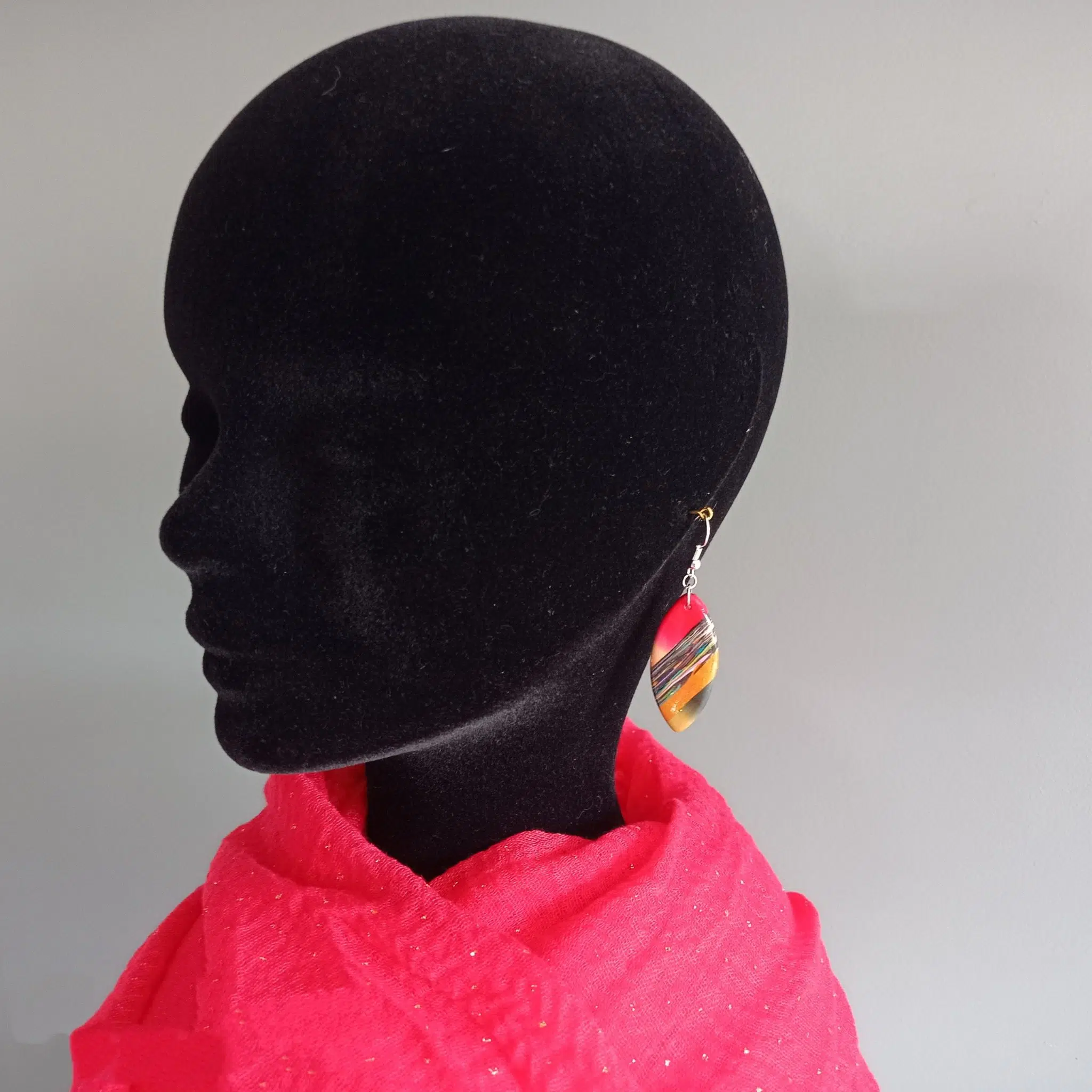 boucle d'oreille créative et foulard fantaisie assorti