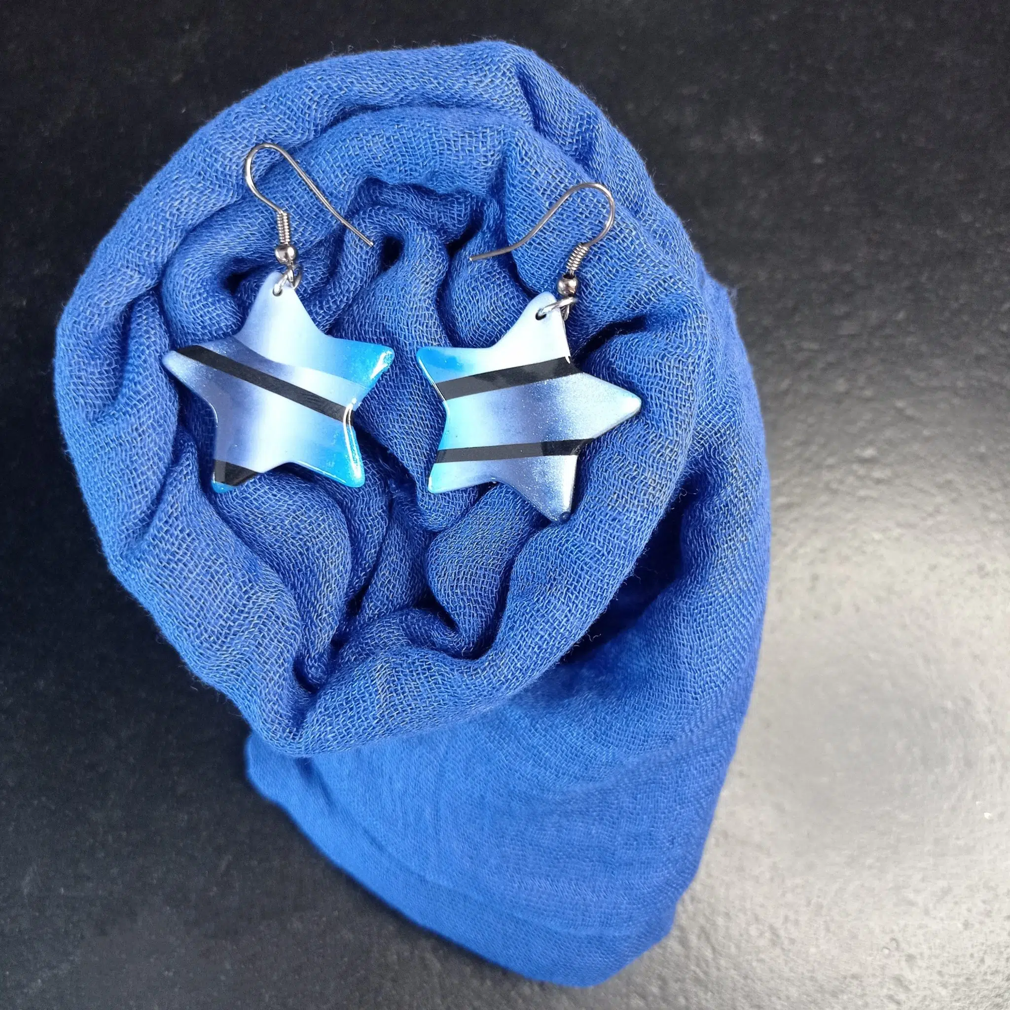 boucle d'oreille créative et foulard fantaisie assorti