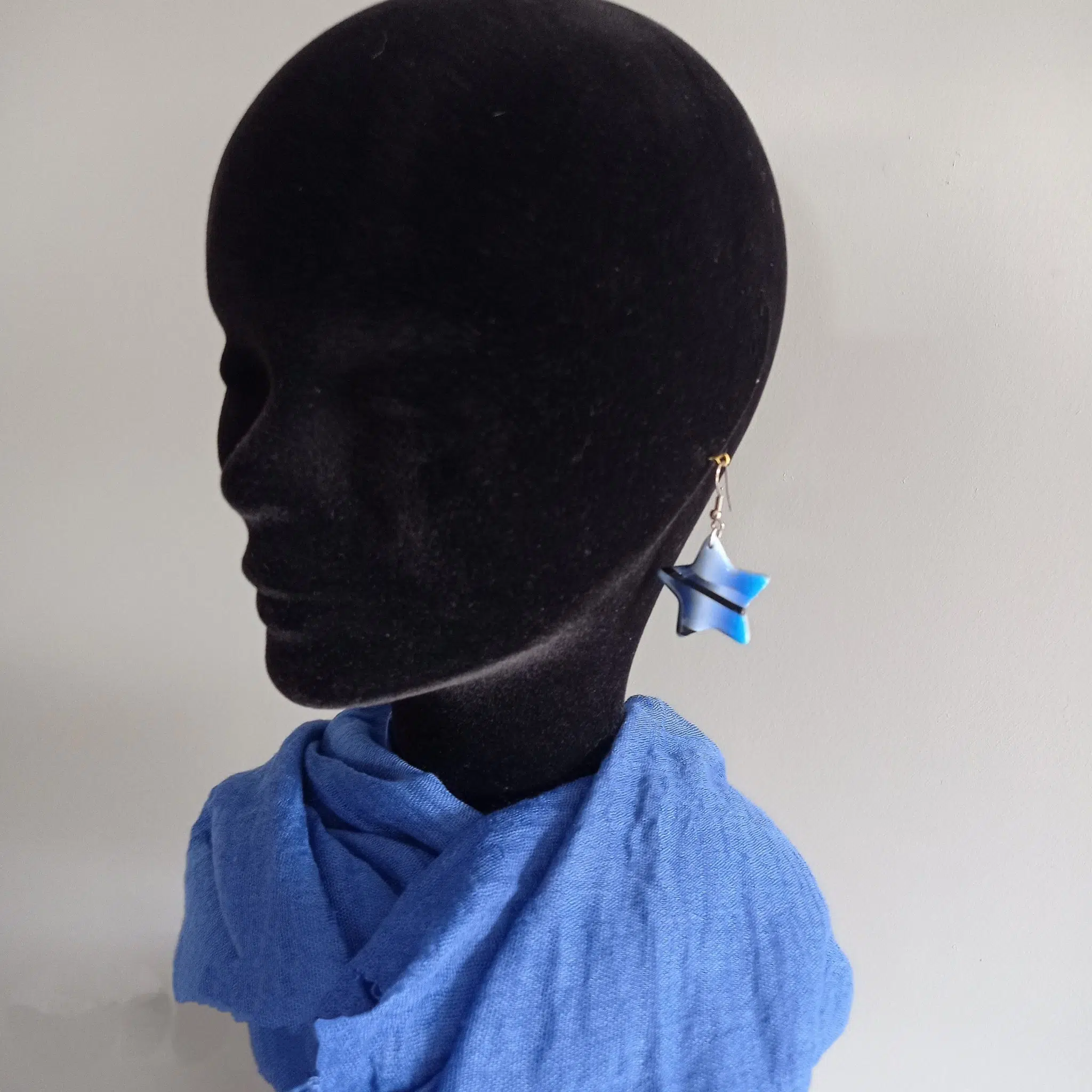 boucle d'oreille créative et foulard fantaisie assorti