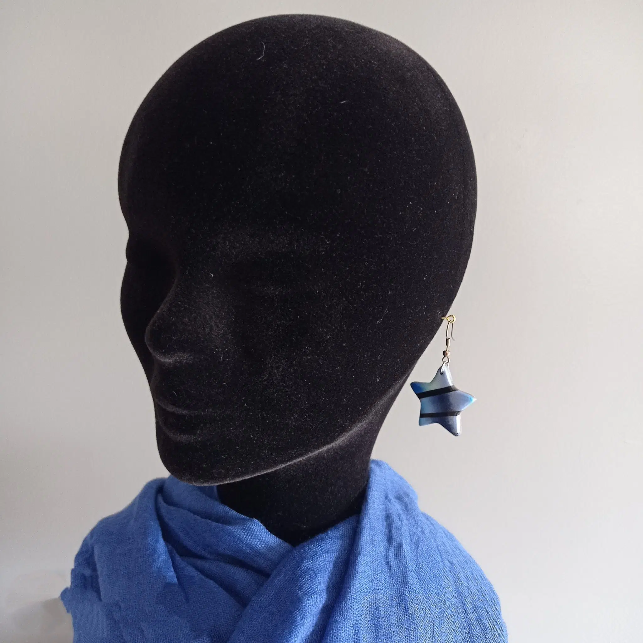 boucle d'oreille créative et foulard fantaisie assorti