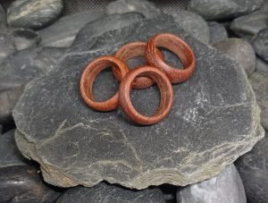Bague en bois noble