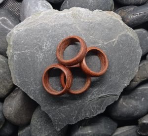 Bague en bois noble