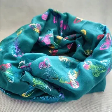 foulard couleur bleu canard avec motifs papillons pour femme