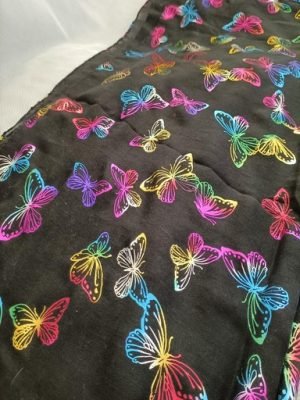 foulard élégant pour femme motifs papillons multicolores