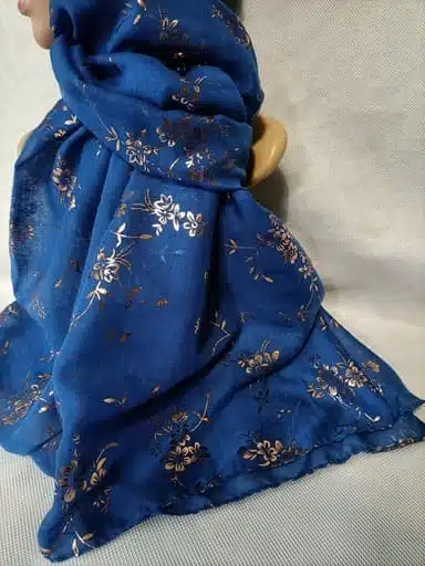foulard bleu royal tendance avec motif floral