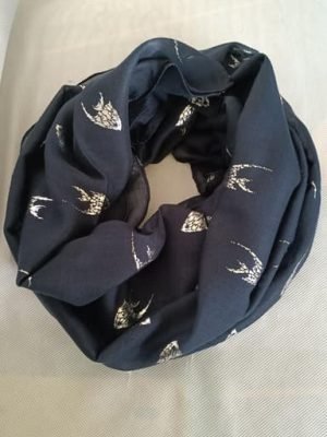 foulard fashion femme couleur bleu marine avec motif