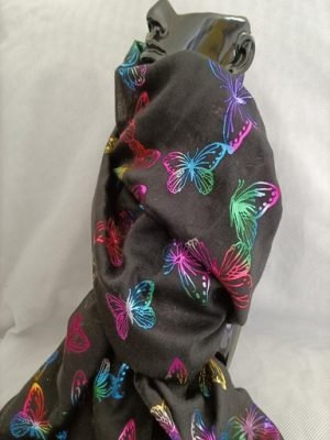 foulard élégant pour femme motifs papillons multicolores