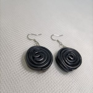 Boucles d’oreilles fantaisies artisanales en forme de réglisse