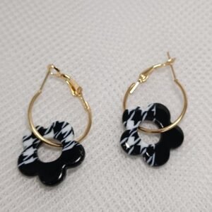 Boucles d’oreilles fantaisies motif artisanal fleurs