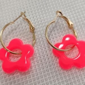 Boucles d’oreilles fantaisies artisanales motif fleur couleur unie rose