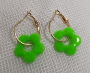 Boucles d'oreilles motif fleur couleur unie vert