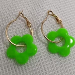 Boucles d’oreilles fantaisies artisanales motif fleur couleur unie vert
