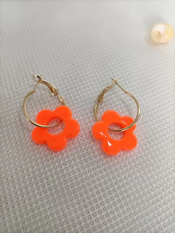 Boucles d'oreilles motif fleur couleur unie orange